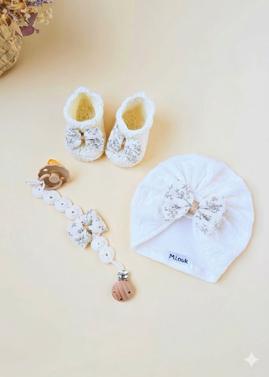 Coffret Naissance personnalisé Turban Chaussons Attache tétine Personnalisée