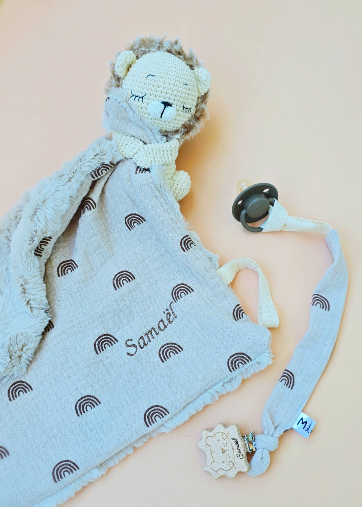 Coffret Naissance Lion, Doudou et Attache tétine Lion Personnalisé