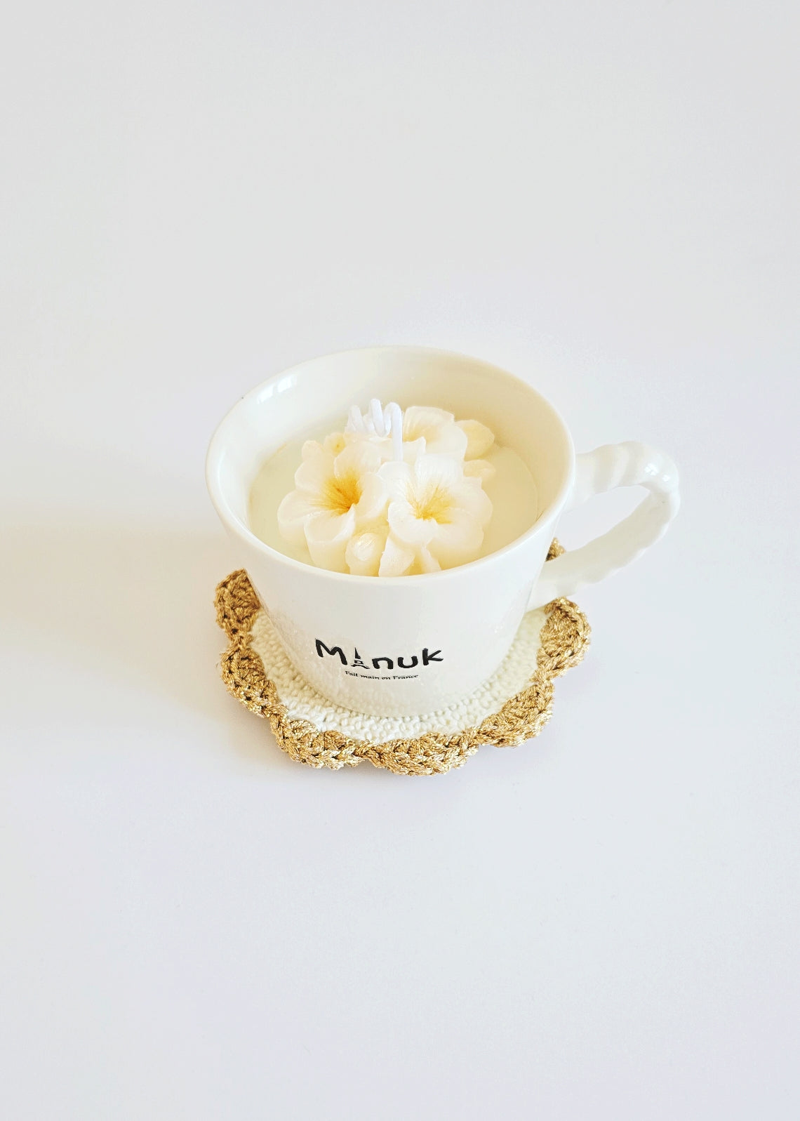 Vela perfumada, taza de cerámica, posavasos con gancho