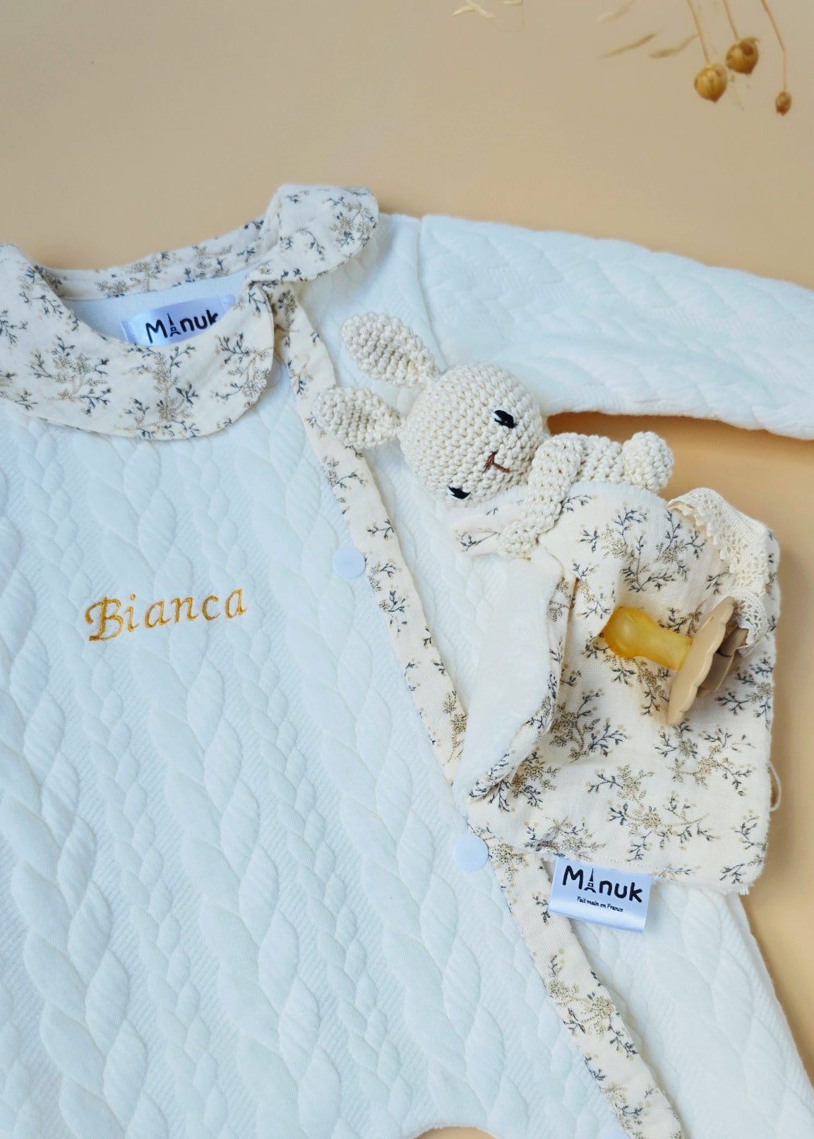 Coffret Naissance, Mini Doudou Lapin Attache tétine, Pyjama personnalisé