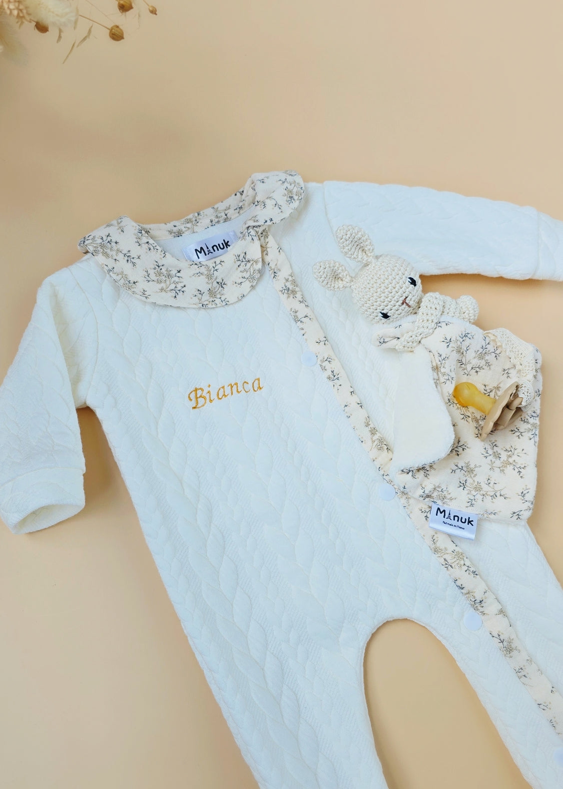 Coffret Naissance, Mini Doudou Lapin Attache tétine, Pyjama personnalisé