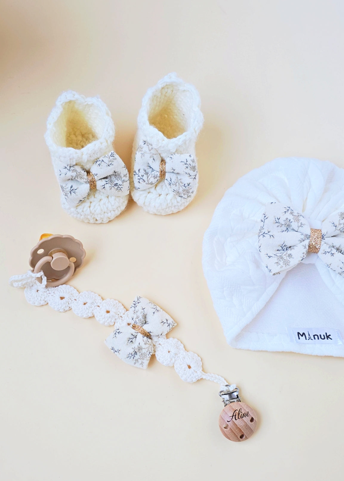 Coffret Naissance personnalisé Turban Chaussons Attache tétine Personnalisée