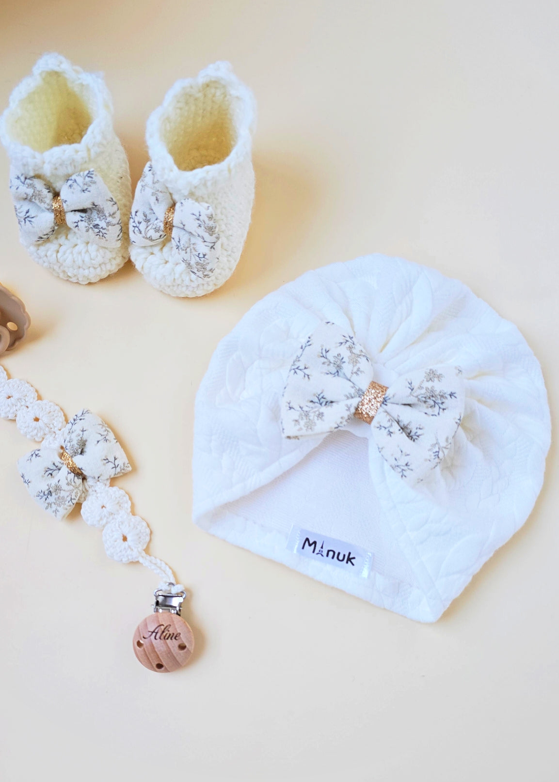Coffret Naissance personnalisé Turban Chaussons Attache tétine Personnalisée