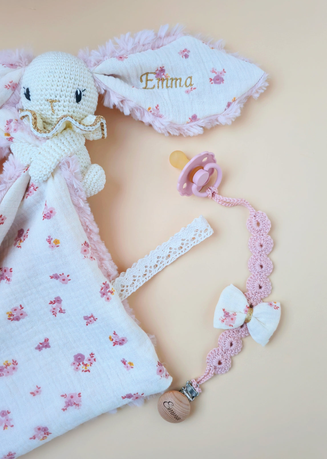 Coffret Naissance Doudou Lapin Longues oreilles Attache tétine Personnalisé