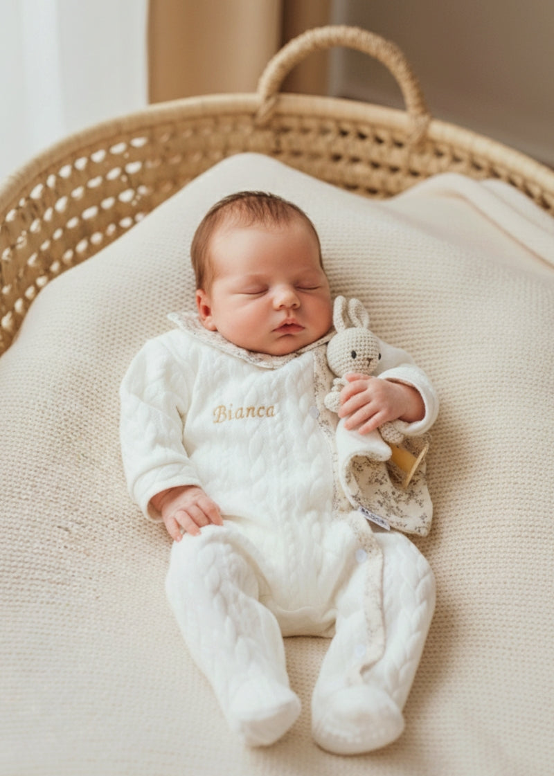Coffret Naissance, Mini Doudou Lapin Attache tétine, Pyjama personnalisé