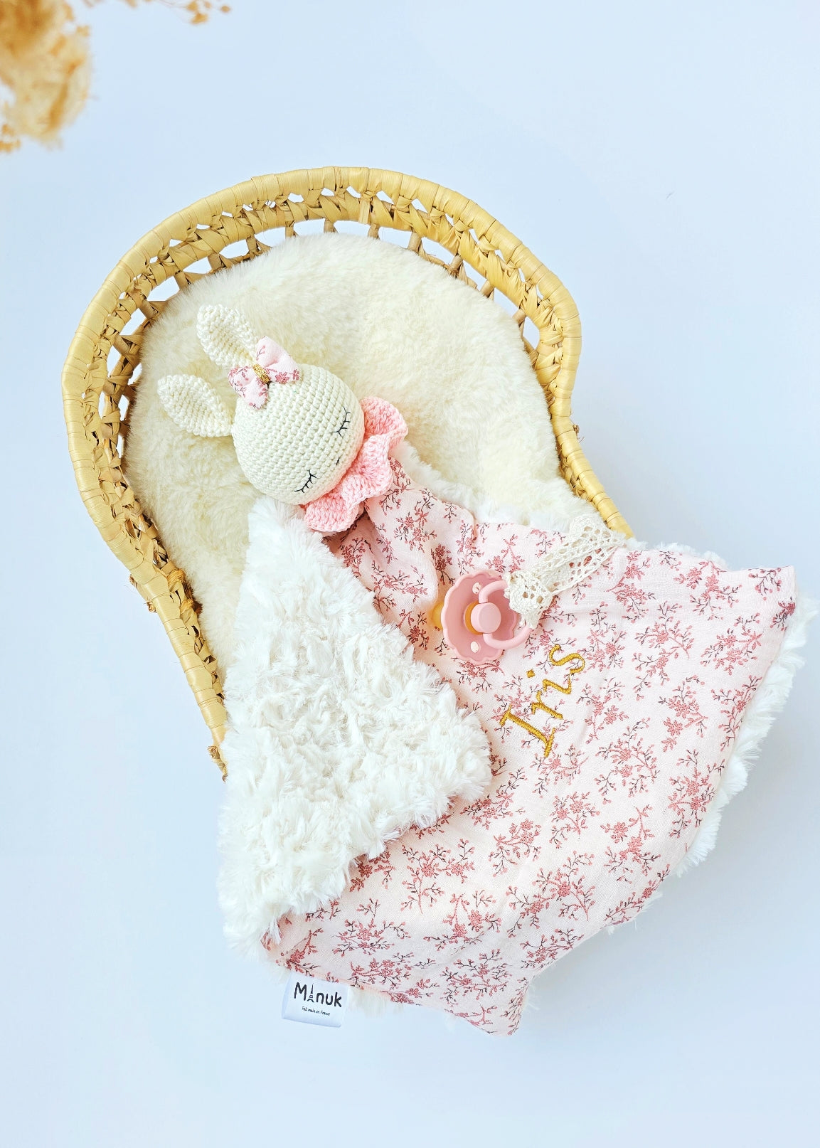 Conejito de peluche personalizado con flores 